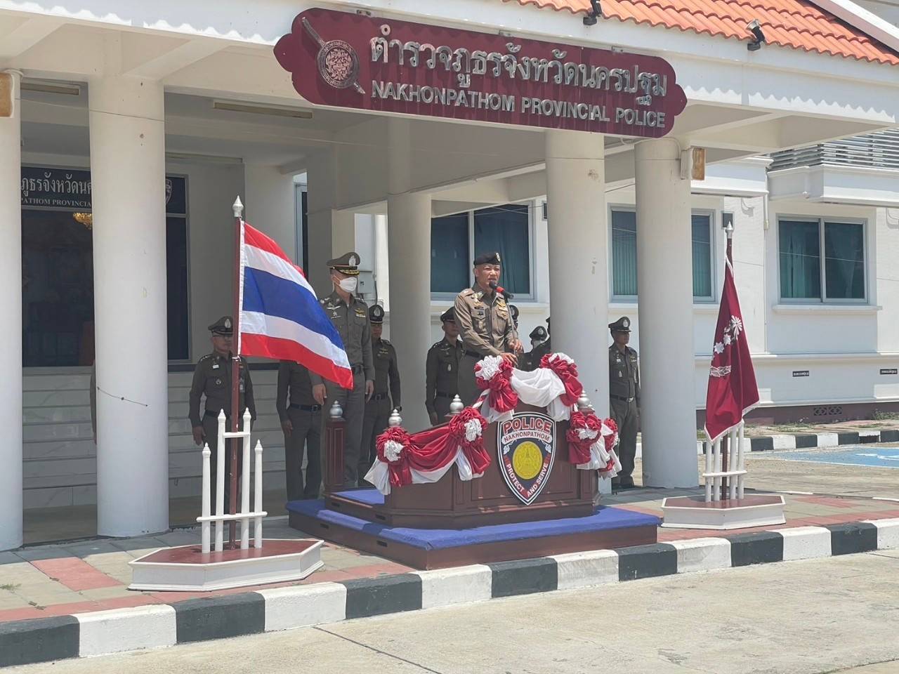 "บิ๊กอ้อม" รองจเรตำรวจแห่งชาติ  ออกตรวจและประชุม conferenceหัวหน้าโรงพักในทุกอำเภอในพื้นที่จังหวัดนครปฐม 