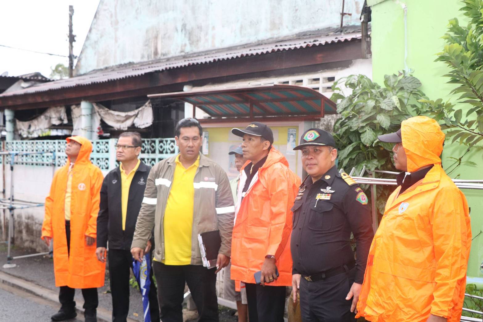 เร่งให้ความช่วยเหลือกรณีเสาไฟฟ้าล้มในชุมชนเทพประทาน