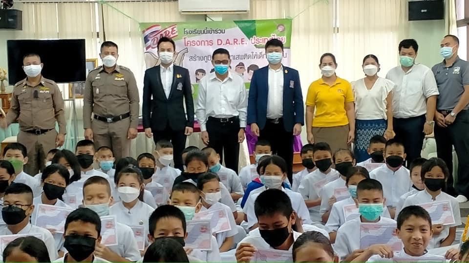 โรงพักประแสร์มอบใบประกาศนักเรียนเข้าโครงการสร้างภูมิคุ้มกันยาเสพติด  