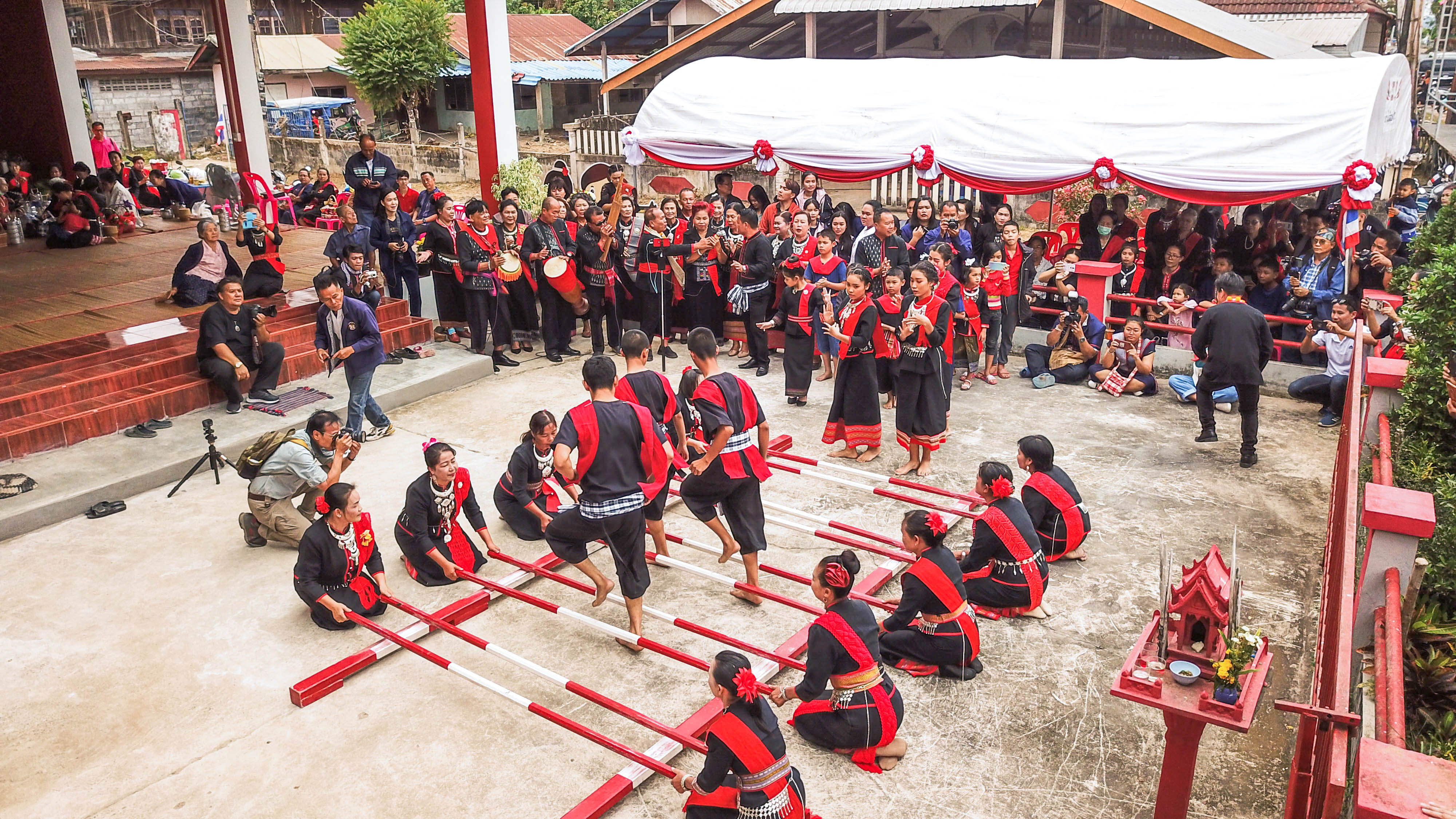 หนึ่งเดียวในไทย'โชว์แสกเต้นสาก'สืบพิธีกรรมไหว้เจ้าบรรพบุรุษโองมู้