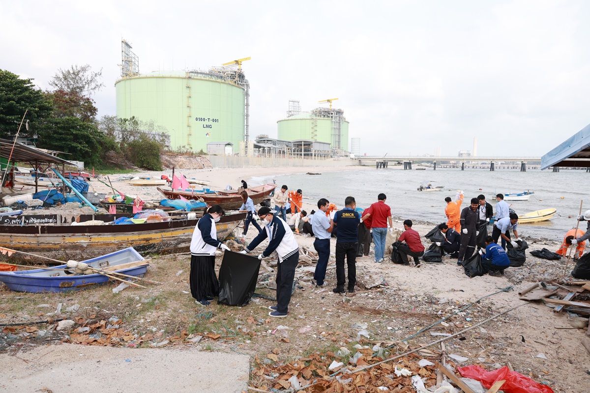 ภาคอุตสาหกรรมระยองร่วมกับภาคีเครือข่ายจัดกิจกรรมเก็บขยะชายหาดร่วมดูแลสิ่งแวดล้อมในพื้นที่