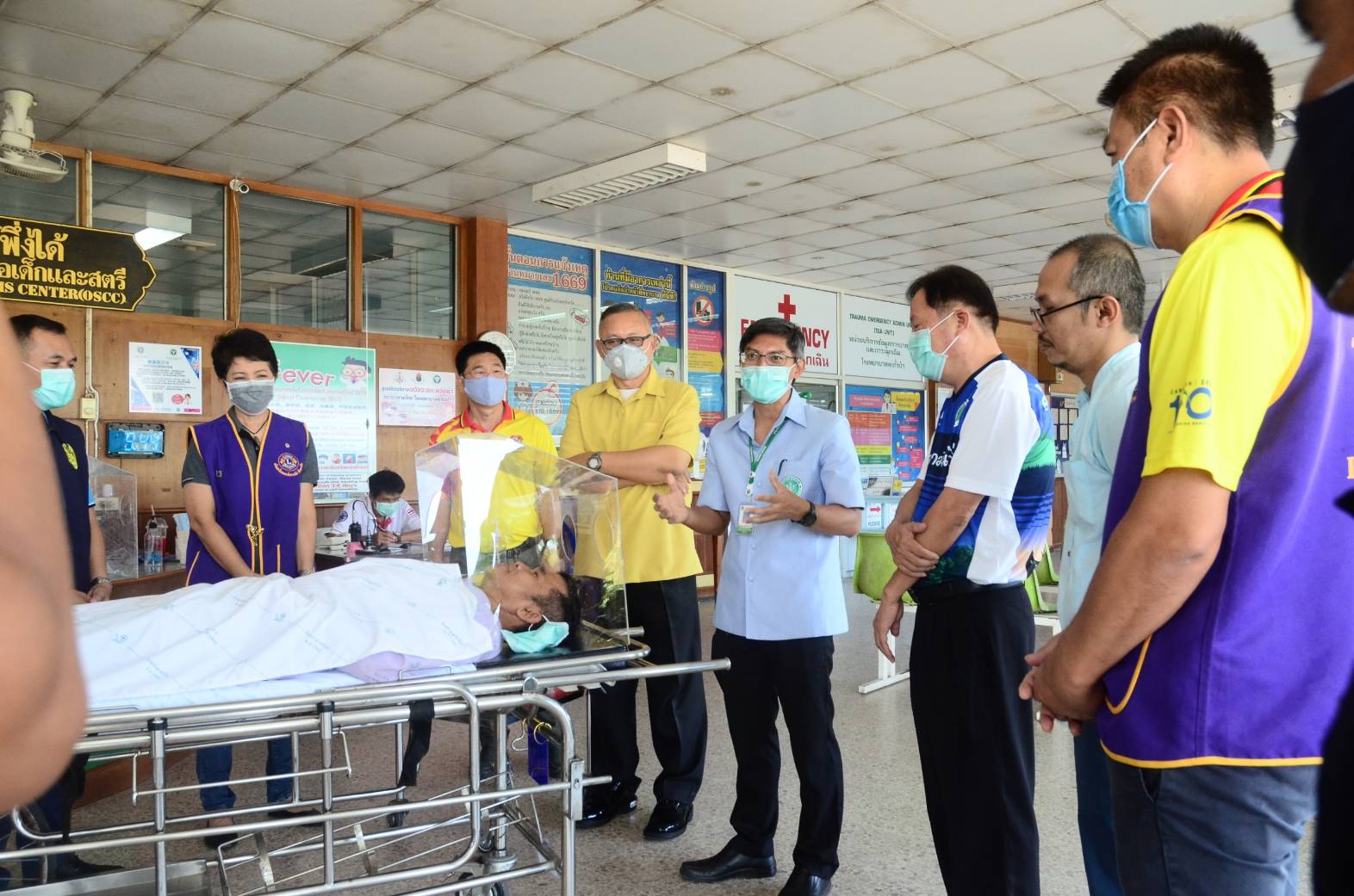 "สโมสรไลออนส์เขาหลัก อันดามัน" บริจาคอุปกรณ์ประดิษฐ์ป้องกันควบคุมการแพร่กระจายเชื้อไวรัส COVID -19 จำนวน  5 ชุด ให้รพ.ตะกั่วป่า  