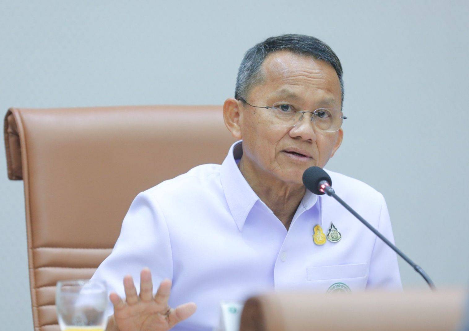 “สมศักดิ์” เสียใจเหตุไฟไหม้รถบัส สั่งสาธารณสุขลงพื้นที่ด่วน ช่วยรักษาเบื้องต้น