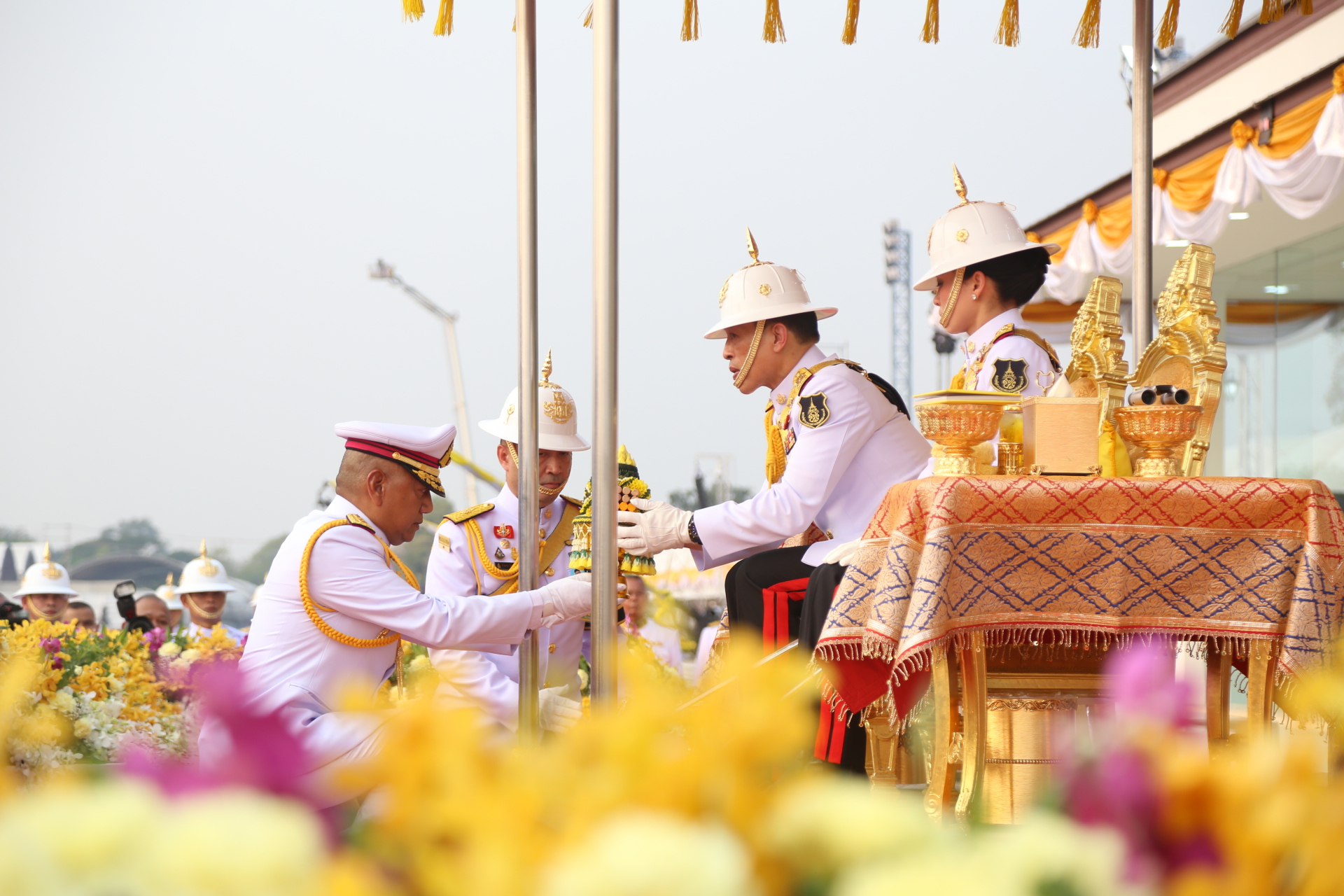 "ในหลวง"พระราชทานพระราชดำรัสในพิธีสวนสนามฯประเทศจะเป็นปึกแผ่นได้ ทุกคนต้องปฏิบัติตามหน้าที่ มุ่งประโยชน์สุขคนในชาติ