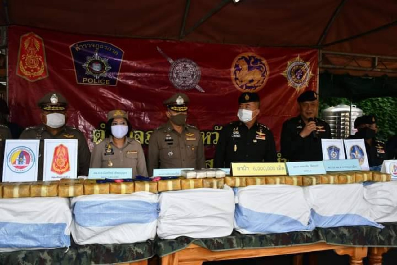 แม่ทัพภาค3 นำทีมผู้ว่าฯแพร่และตร.ภาค5แถลงผลการจับกุมยาบ้า 10 ล้านเม็ด    