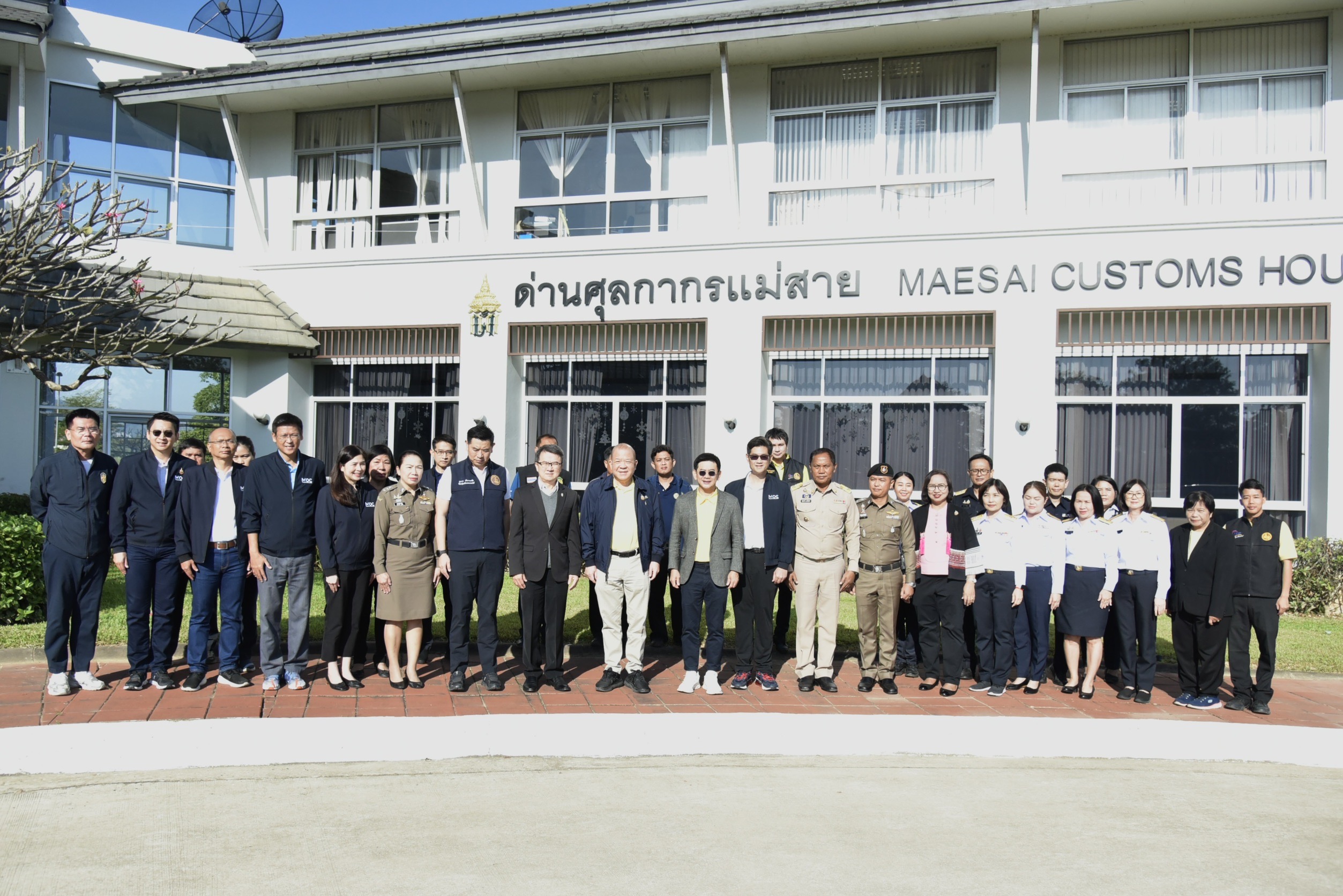  "พิชัย" ลุยด่านแม่สาย เชียงราย ถกแก้อุปสรรคค้าชายแดน เปิดประตูการค้าเชื่อมโยงไทย-เมียนมา-ลาว-จีน 
