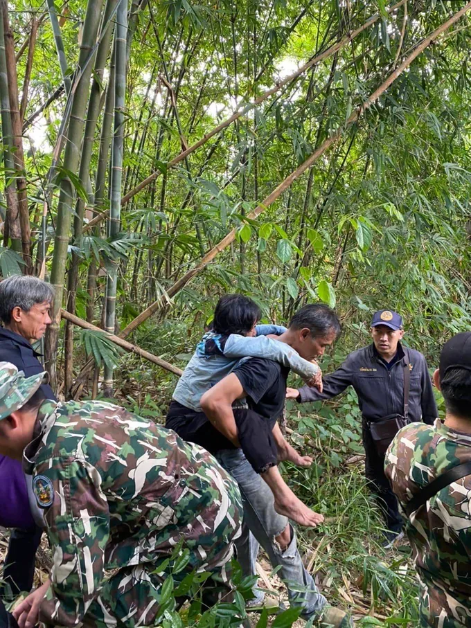 ลำปาง รุดช่วยเหลือ หญิงชราวัย 70 ถูกคนร้ายพกอาวุธจับเป็นตัวประกันในป่าอุทยานเวียงโกศัย