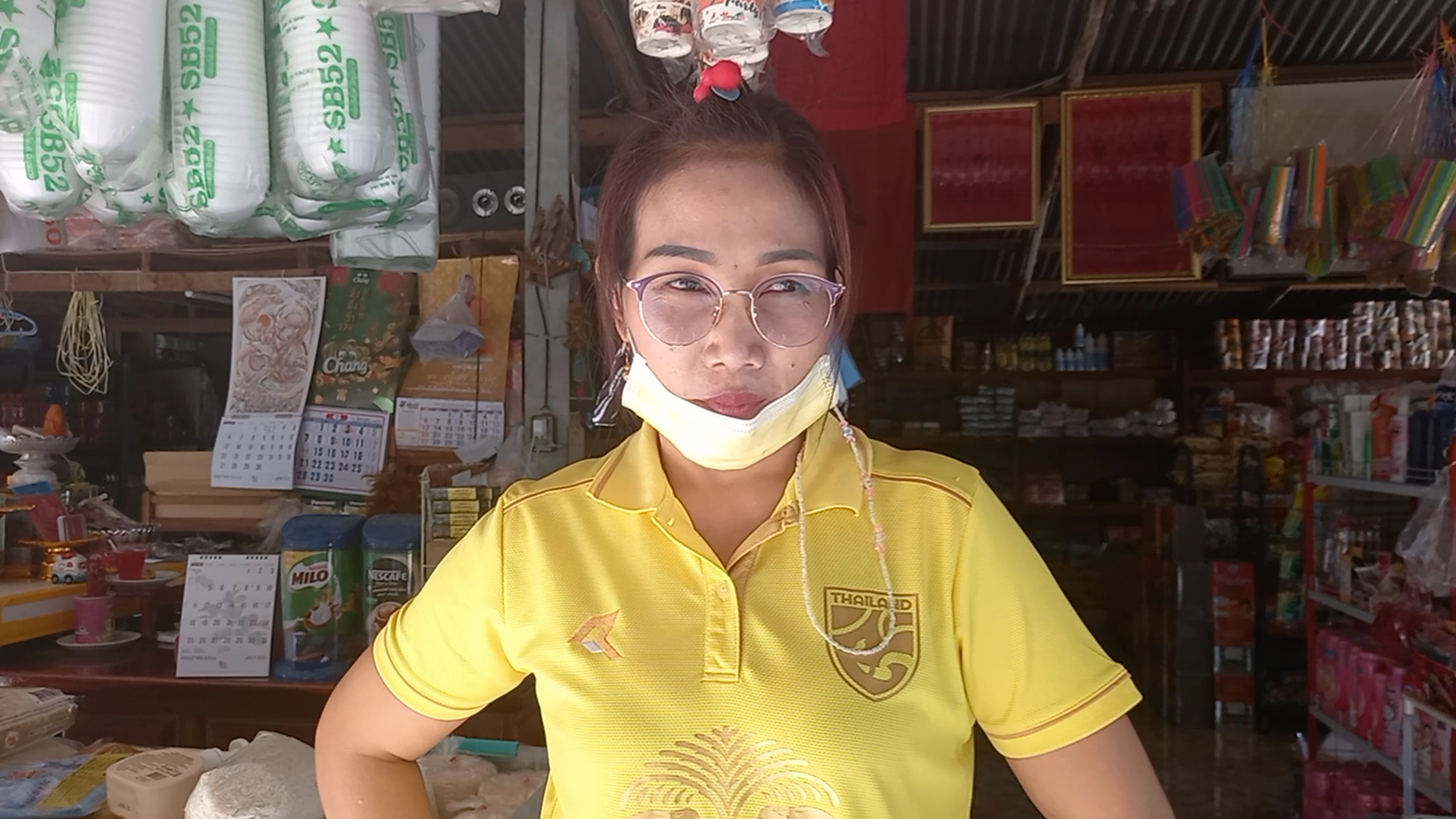 พ่อค้าแม่ค้าตลาดชายแดนไทย-กัมพูชาโวยรัฐบาลลำเอียง ไม่จัดสรรวัคซีนในจำนวน 10 ล้านโดสให้ ล่าสุดพบ ตม.ติดโควิด 19 แล้ว 3 ราย