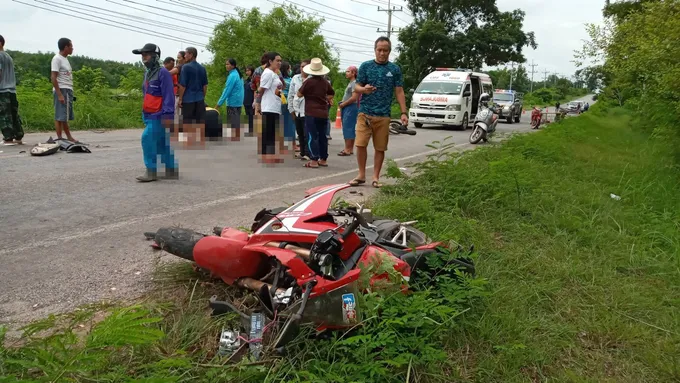 หนุ่มวัย 25 ชาว อ.ศรีธาตุ ขับ Honda CBR 650R ชนประสานงาซาเล้งเฒ่าวัย 67 ชาว อ.บ้านผือ จ.อุดรธานี ผลหนุ่มสาหัสส่วนผู้เฒ่าดับ