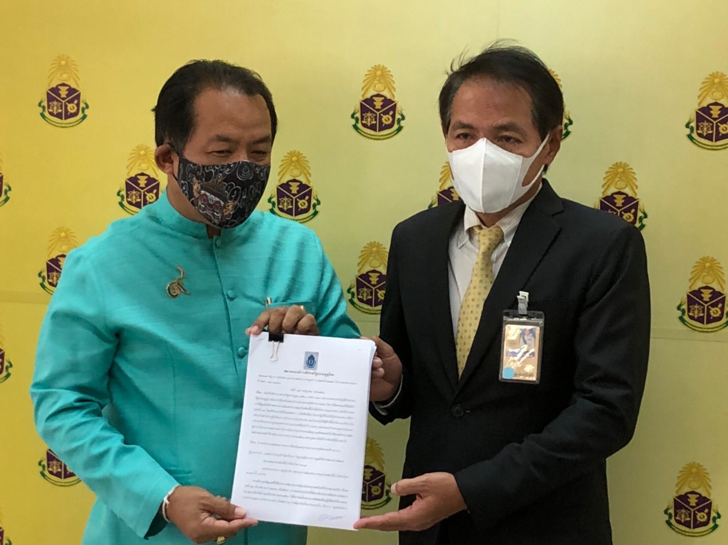 'ศรีสุวรรณ' บุก ป.ป.ช.เอาผิด ศบค. ปมปล่อยอภิสิทธิ์ชนมาเสี่ยงแพร่เชื้อโควิดในไทย