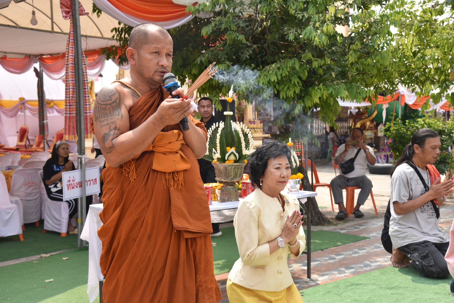ศรีสะเกษ ! แห่ส่องเลขเด็ดคึกคัก   พิธีพุทธาภิเษกรูปหล่อ “หลวงปู่หมุน ฐิตสีโล” รุ่นเหนือดวงเศรษฐี 