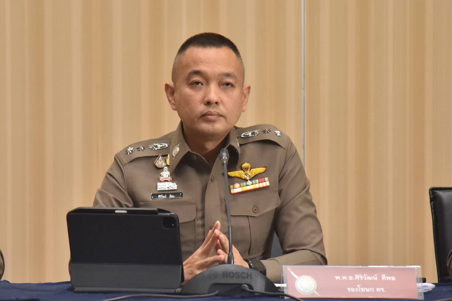 กอร.ฉ. ยันไม่มีคำสั่งใช้กระสุนจริงกับผู้ชุมนุม ไม่ได้บุก รง.ผลิตหมวกกันน็อก