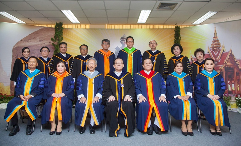 ม.รามฯ ยินดีกับผู้ทรงคุณวุฒิที่ได้รับปริญญากิตติมศักดิ์