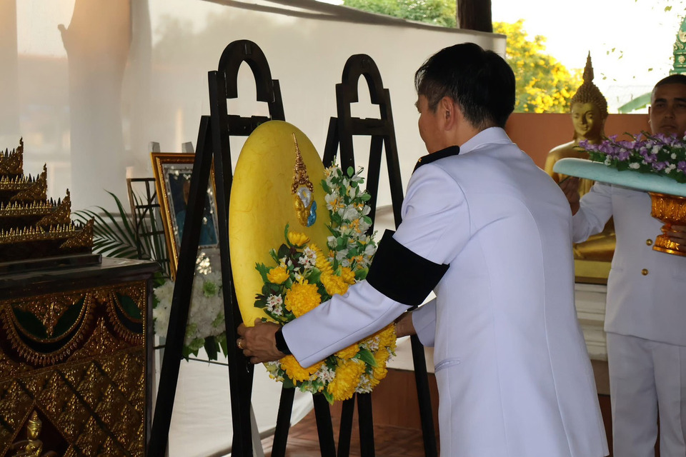 "ในหลวง" โปรดเกล้าฯ พระราชทานน้ำหลวงอาบศพ–พวงมาลา ผู้เสียชีวิตจากเหตุการณ์ไม่สงบชายแดนไทย – กัมพูชา