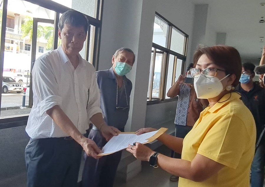 'แก้วสรร'ยื่นหนังสือถึงจังหวัดทบทวนคำสั่งปิดมูลนิธิคุ้มครองเด็กอัมพวา 