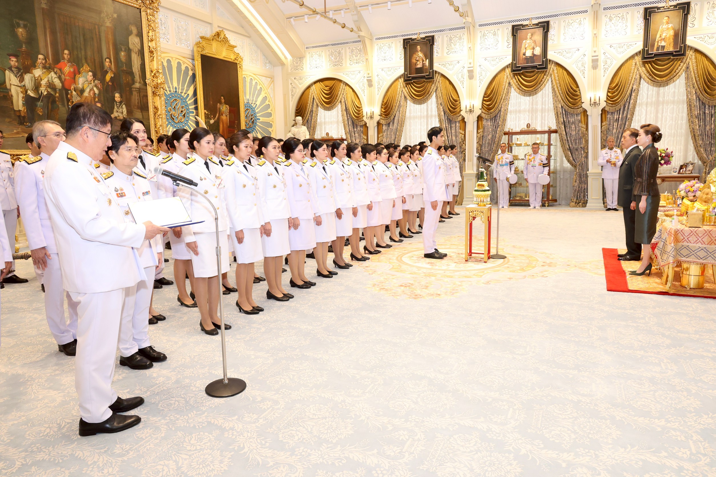 ในหลวง พระราชินีพระราชทานพระบรมราชวโรกาสให้ อัยการประจำกอง เฝ้าทูลละอองธุลีพระบาท ถวายสัตย์ปฏิญาณก่อนเข้ารับหน้าที่