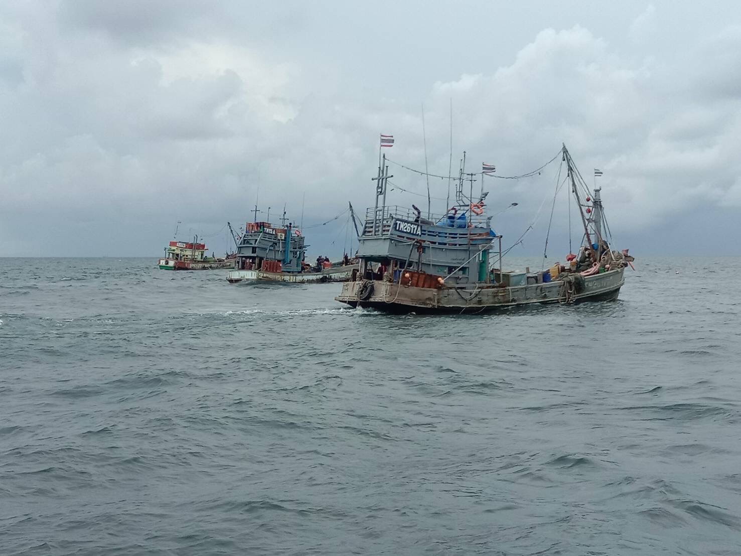 พิษพายุ'โนรู'ถล่มเรือไต้ก๋งยังสูญหายลูกเรือรอดปาฏิหาริย์