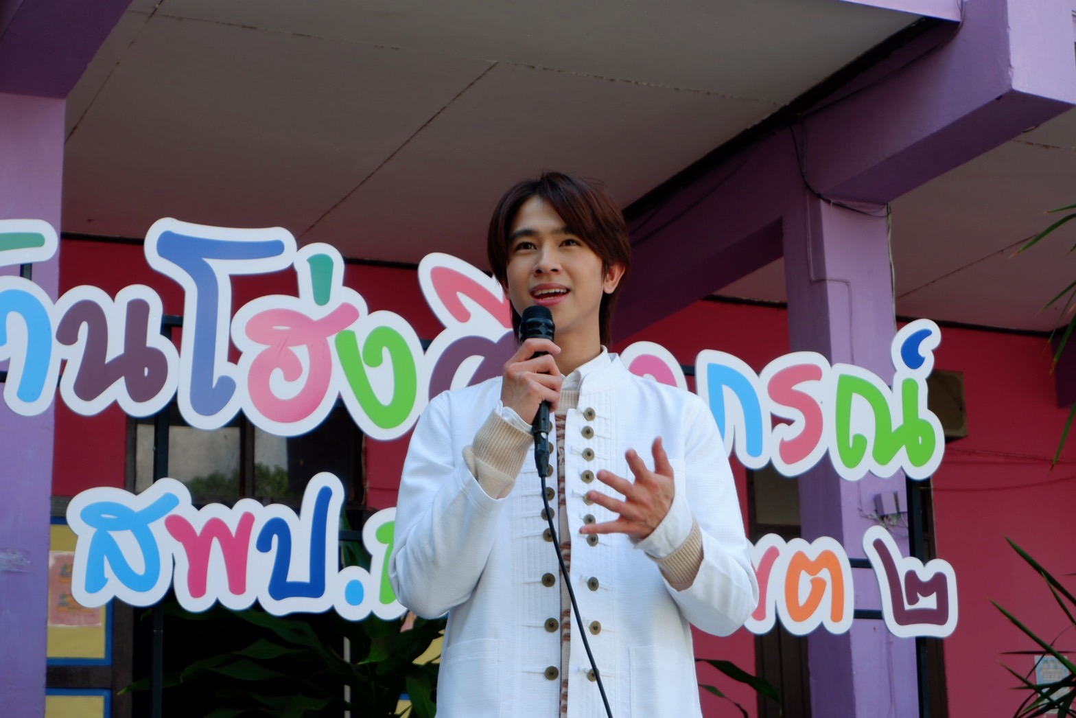 “ฟลุ้ค ณธัช” ส่งสุขรับปีใหม่ จัดกิจกรรม จาก “พี่” สู่ “น้อง” รั้วเดียวกัน ปี 2 มอบทุนใหญ่ให้โรงเรียนเก่า