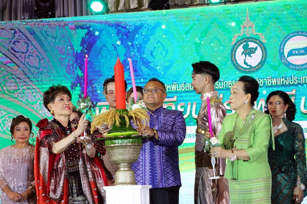 สสธวท. จัดพิธีจุดเทียนประเพณี ประจำปี 2568