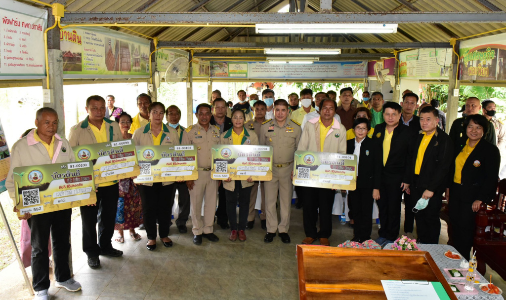 "ธรรมนัส" เยี่ยมชมต้นแบบปรับเปลี่ยนพื้นที่เชิงเดี่ยว ทำเกษตรผสมผสาน 