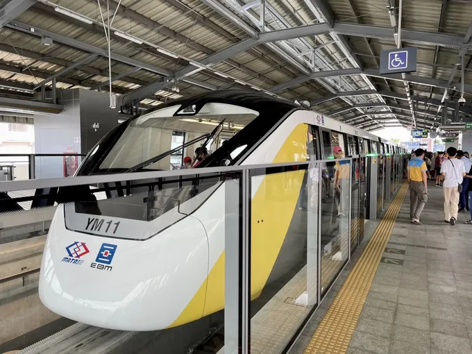 ผู้โดยสารแห่ใช้ "รถไฟฟ้าสายสีเหลือง" เพิ่มขึ้น 2 เท่า หลังขยายเวลา - เส้นทาง 