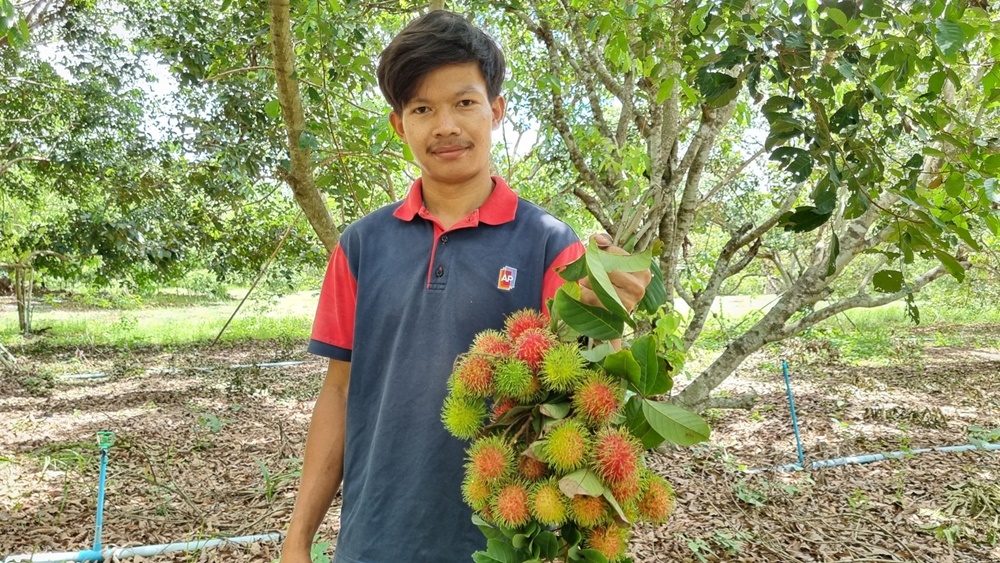 "หนุ่มวิศวกร" ทิ้งเงินเดือนนับแสน กลับบ้านเกิดทำเกษตรผสมผสาน สืบทอดอาชีพต่อจากพ่อแม่ 