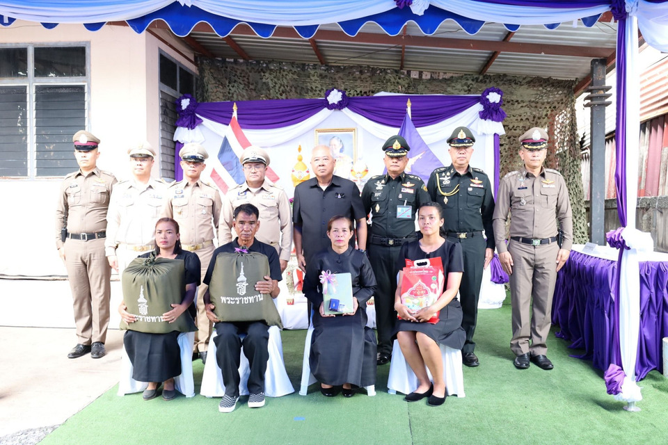 มูลนิธิชัยพัฒนามอบสิ่งของพระราชทาน 3 ครอบครัวทหารร้อยเอ็ด สร้างขวัญกำลังใจผู้เสียสละเพื่อชาติ