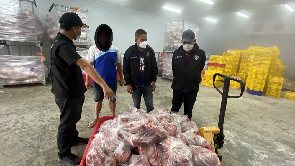 รุกตรวจห้องเย็นนครปฐม-สมุทรปราการ พบลักลอบเนื้อเถื่อน สั่งอายัดกว่า 53 ตัน