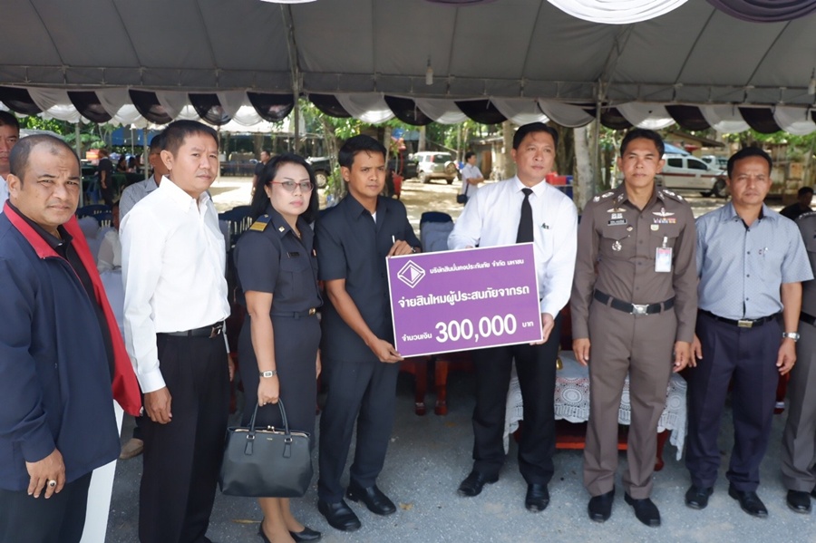 บ.ประกันจ่ายแล้วดับ2ศพเจ็บ8เหยื่อวีออสชนรถตู้รับส่งนักเรียนที่นครศรีธรรมราช