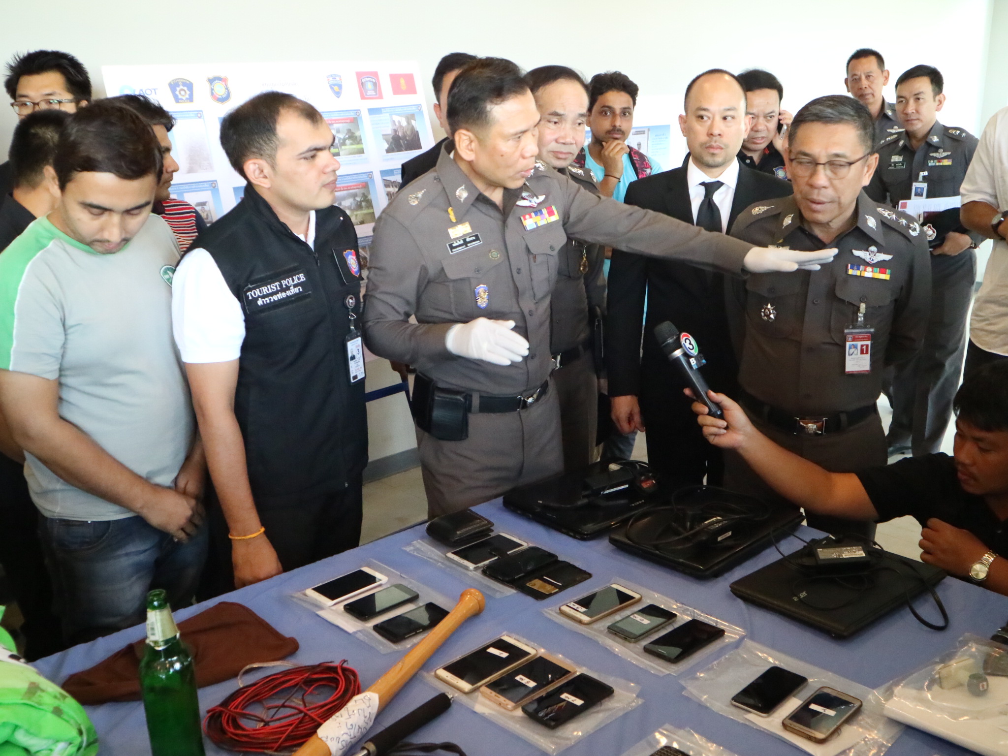 แถลงจับกุมแก๊งอินเดียปล้นทรัพย์และเรียกค่าไถ่คาสนามบินสุวรรณภูมิ