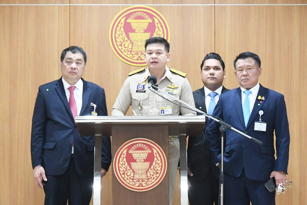 กมธ.กฎหมายฯยุติสอบ “บอส กระทิงแดง” หลังถูกออกหมายจับ แจ้ง 3 ข้อหา ด้าน "สิระ"หดหู่หาความจริงไม่ได้ 