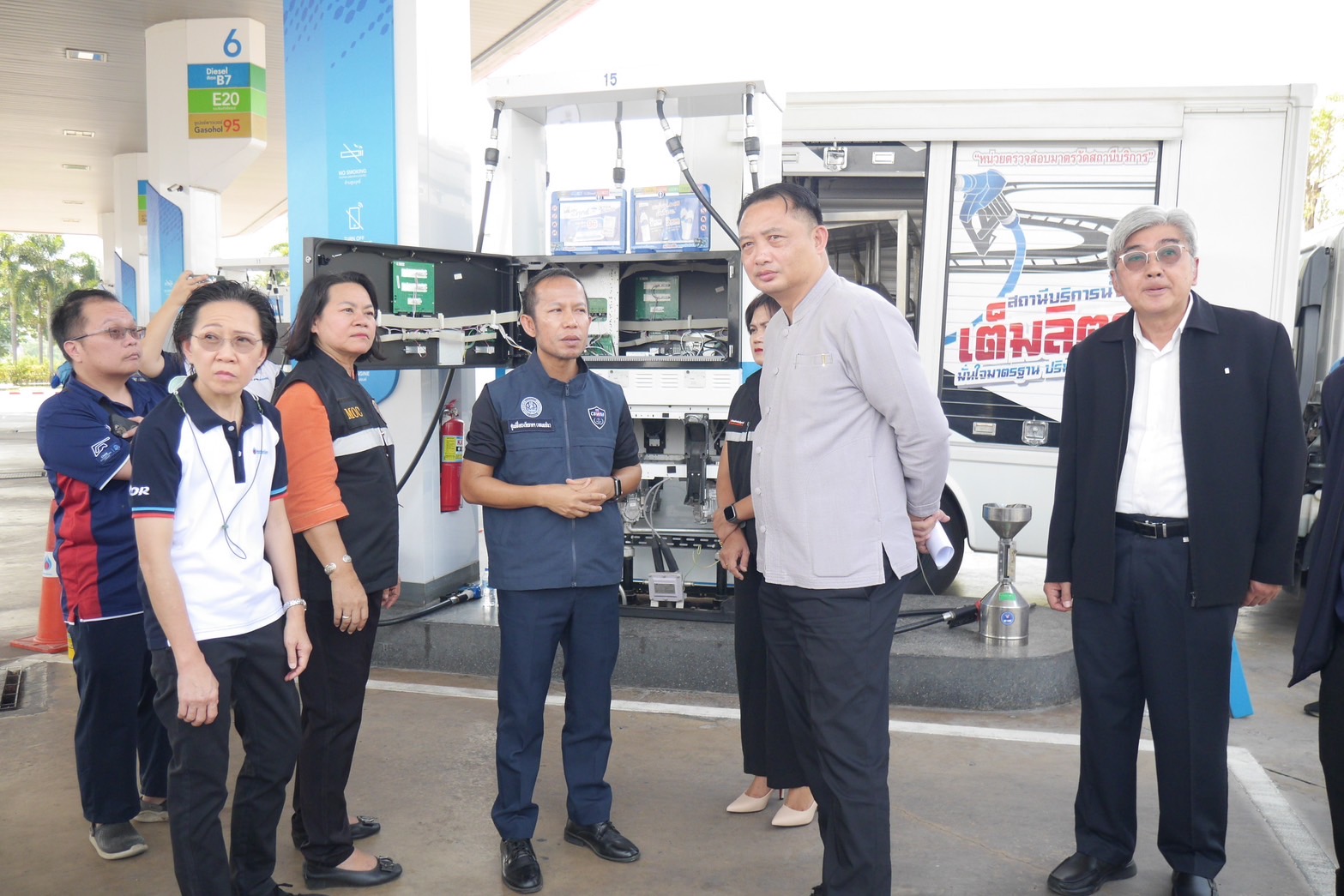 ชุดเฉพาะกิจกรมการค้าภายใน ตรวจสอบสถานีบริการน้ำมันในมหาสารคาม เพื่อคุ้มครองผู้บริโภค 
