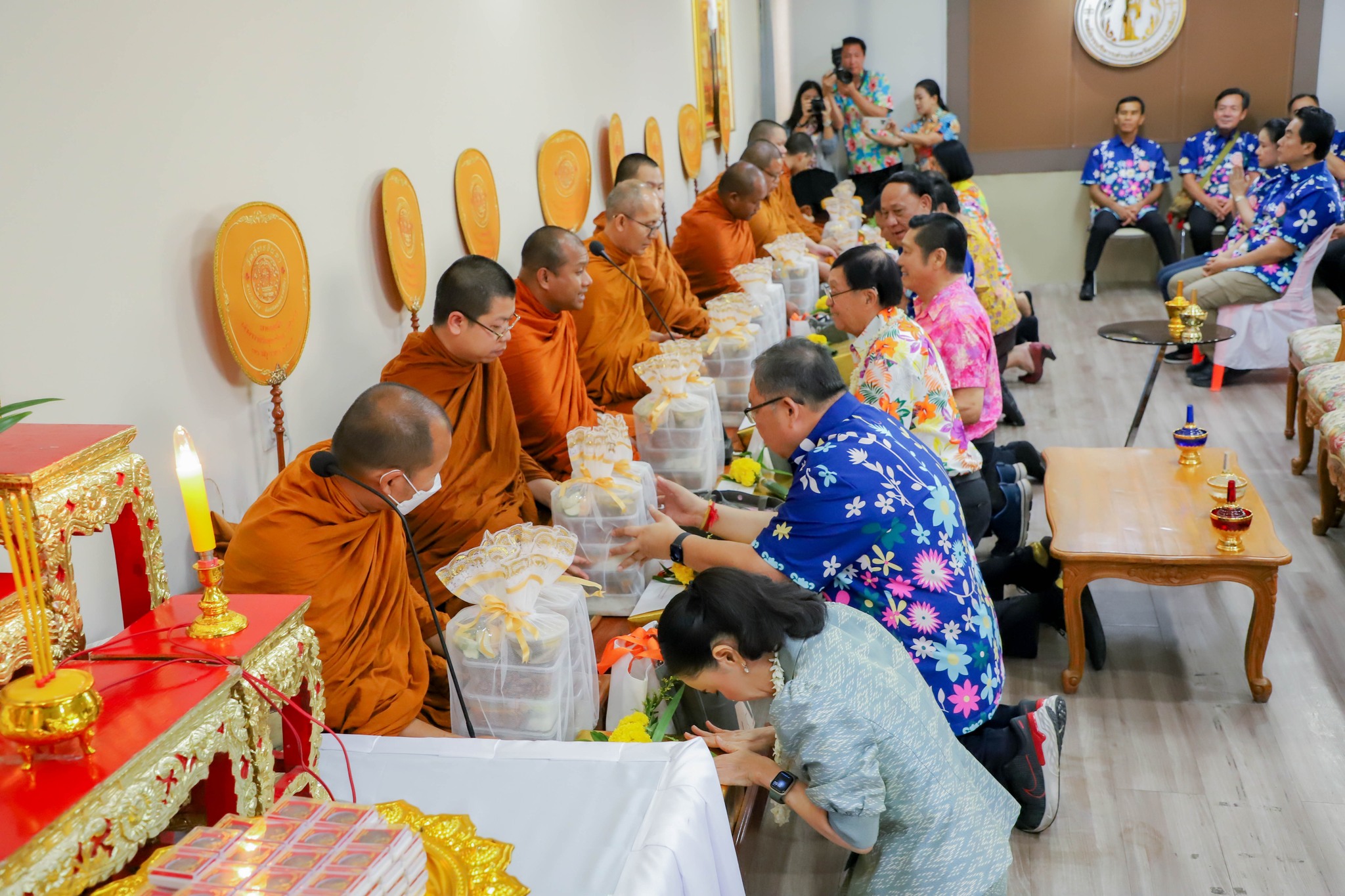 อบจ.นครราชสีมาร่วมสืบสานประเพณีสงกรานต์จัดพิธีสรงน้ำพระและขอพรผู้สูงอายุ