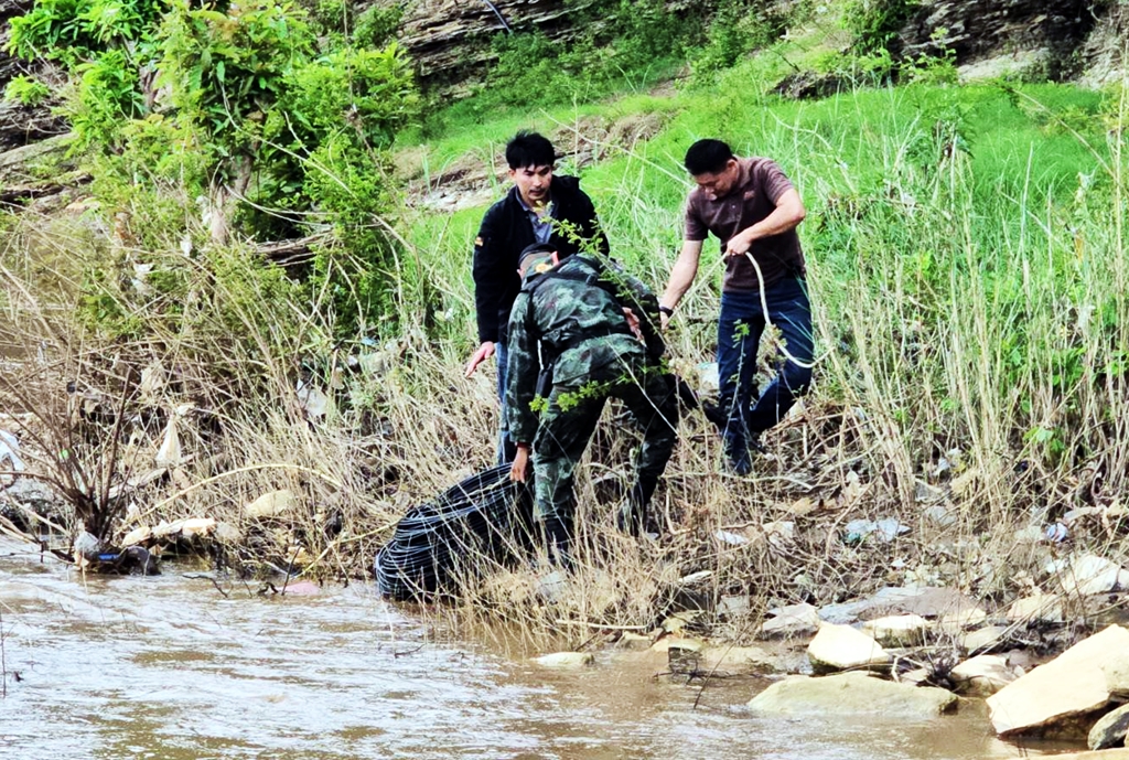 ตร.ไซเบอร์-ทหารราชมนู จับขบวนการเจาะท่อลอดแม่น้ำเมยส่งสายไฟฟ้าไปฝั่งเมียนมา