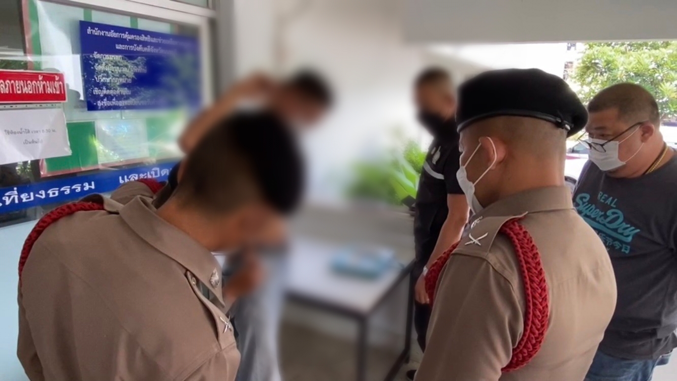 ตำรวจรวบ ตัวหนุ่มหลอนยาถือท่อนเหล็กบุกอัยการขณะนำ6จำเลยคดีแตงโมฟ้อง 