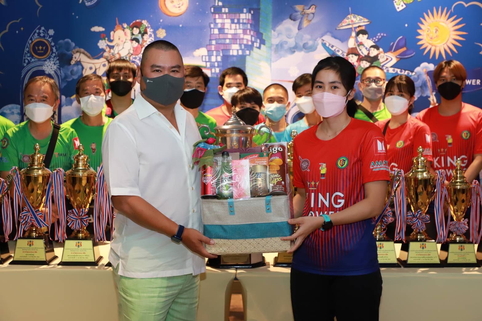 "บิ๊กหิน" ปธ.สโมสรเทเบิลเทนนิสมอบเงินรางวัลชิงแชมป์ประเทศไทยให้ทีมนักกีฬา