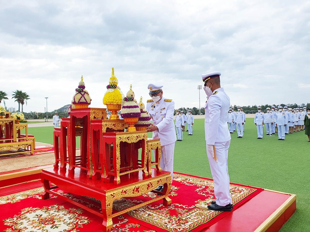 ผบ.รร.นายสิบทหารบก วางพานพุ่มน้อมรำลึก “พ่อขุนรามคำแหงมหาราช” เนื่องในวันภาษาไทยแห่งชาติ 