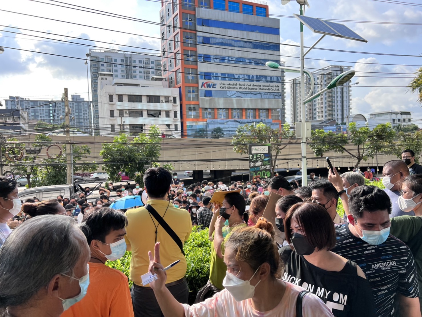 กปว.เปลี่ยนสถานที่รับจองคิวทวงเคลมโควิด"เจอจ่ายจบ"วันแรกล้นทะลัก! 