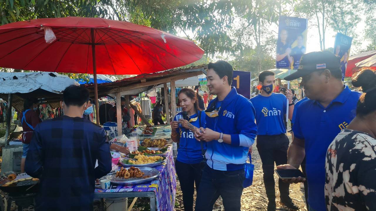 กระแสโซเชียล “พรรคกล้า” มาแรงแซงโค้งชิงพื้นที่ออนไลน์พรรคใหญ่ “สราวุฒิ”ลุยพื้นที่ต่อเนื่อง ปชช.ต้อนรับแน่น