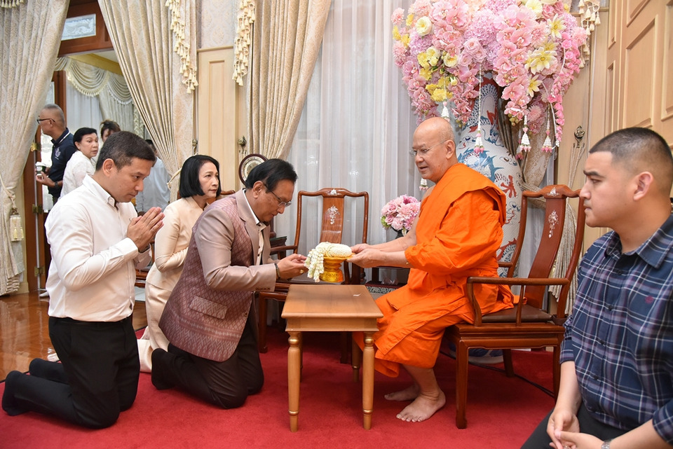“บิ๊กอู๊ด” น้อมรับพรสมเด็จพระวชิรสิทธาจารย์ ย้ำเดินหน้าทำงานเพื่อประเทศชาติและประชาชน