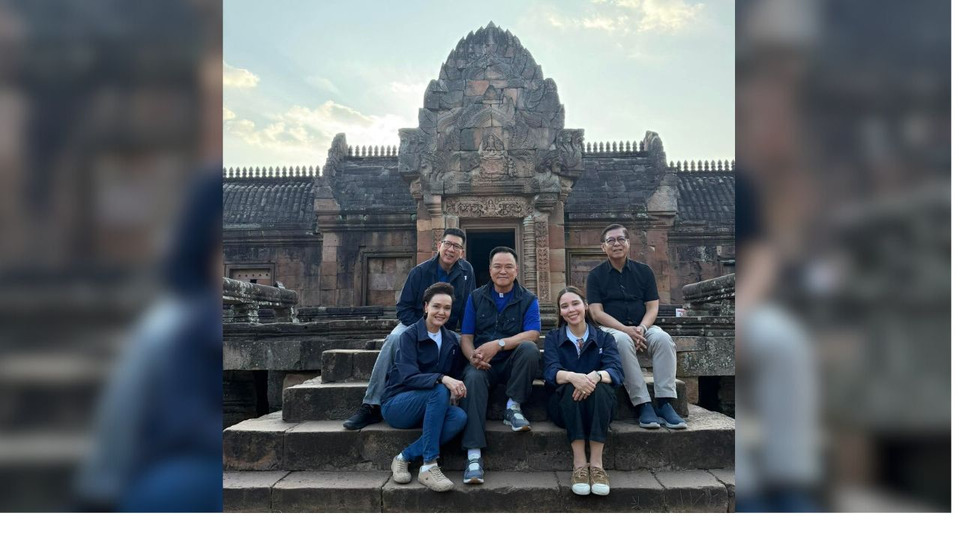 “อนุทิน” โพสต์ภาพทีมเศรษฐกิจหน้าพนมรุ้ง พร้อม 4 รัฐมนตรีคู่ใจ ส่งสัญญาณ “ยิ้มสู้” วิกฤต