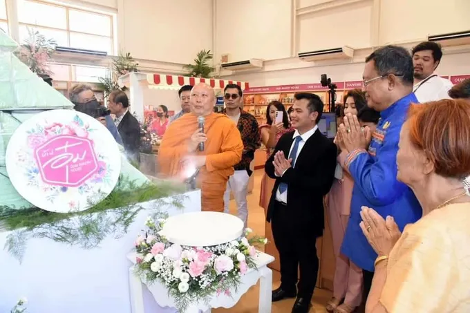 Grand Opening!! เปิดตัว "ชิฟฟ่อนยักษ์ใหญ่ที่สุดในโลก" ของฝากสำหรับนักท่องเที่ยว