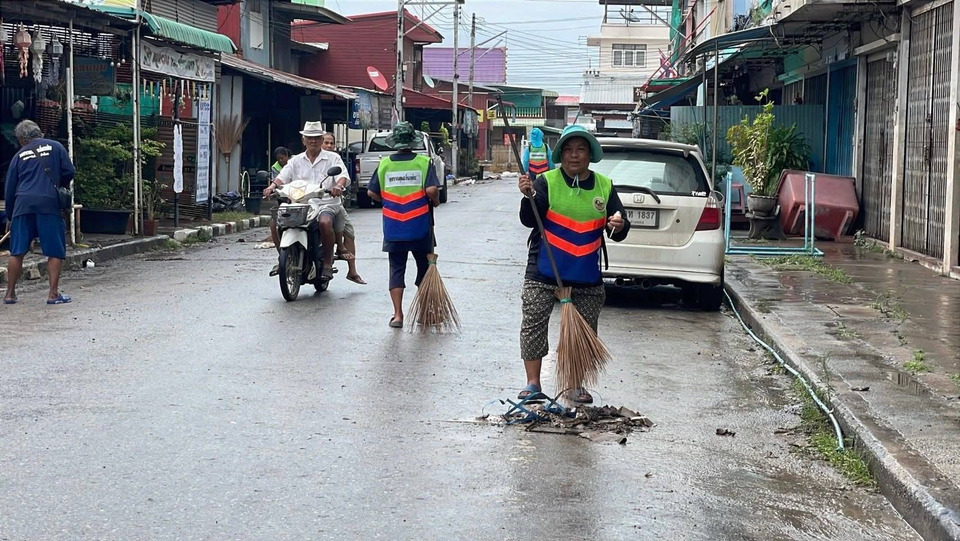 น้ำลดแล้ว! น้ำท่วม "ตลาดป่าโมก" อ่างทอง ลดลงจนเกือบเข้าสู่ภาวะปกติทั้งหมด 