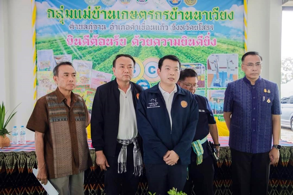 รองเลขาธิการนายกฯฝ่ายการเมือง ลงพื้นที่ติดตามการแก้ปัญหาความเดือนร้อนชาวยโสธรใน 2 อำเภอ