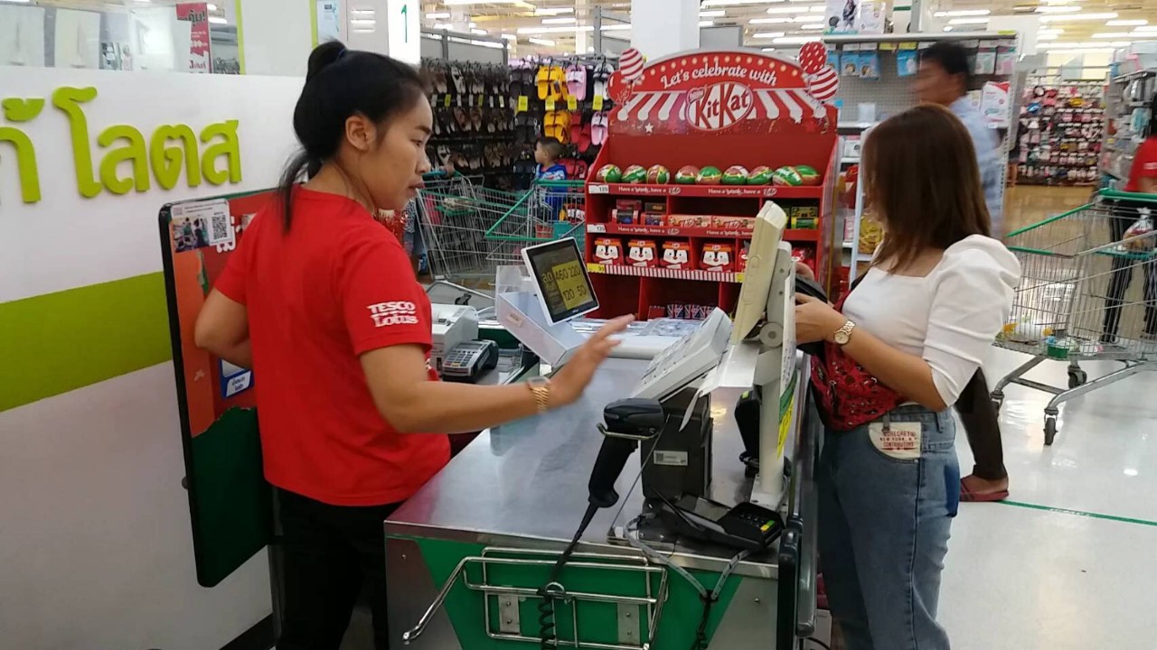 ห้างโลตัสปราณบุรียันเสียงตอบรับดีนโยบายใช้ถุงผ้าแทนถุงพลาสติค