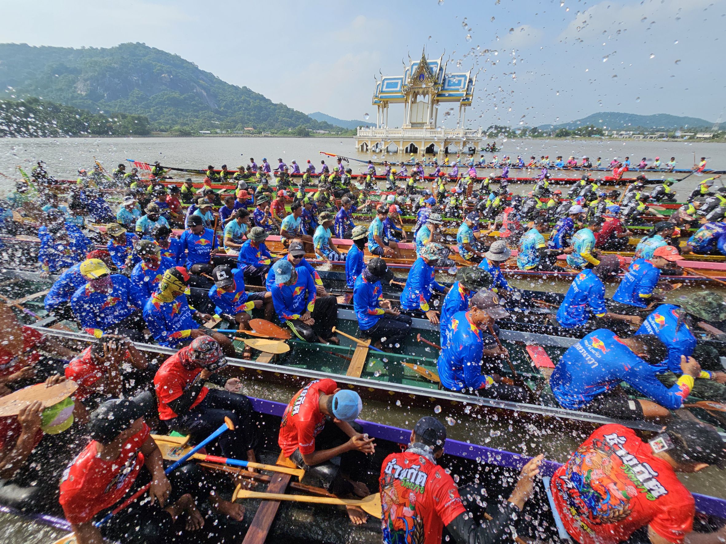 เริ่มแล้ว! ประเพณีการแข่งขันเรือยาว ณ อ่างเก็บน้ำเขาเต่า ฝีพายจากทั่วประเทศร่วมชิงชัย 