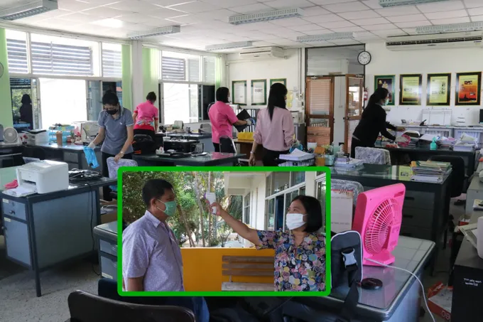 สสจ.ชลบุรี พ่นฉีดฆ่าเชื้อ คัดกรอง ตามมาตรการป้องกันโควิด-19