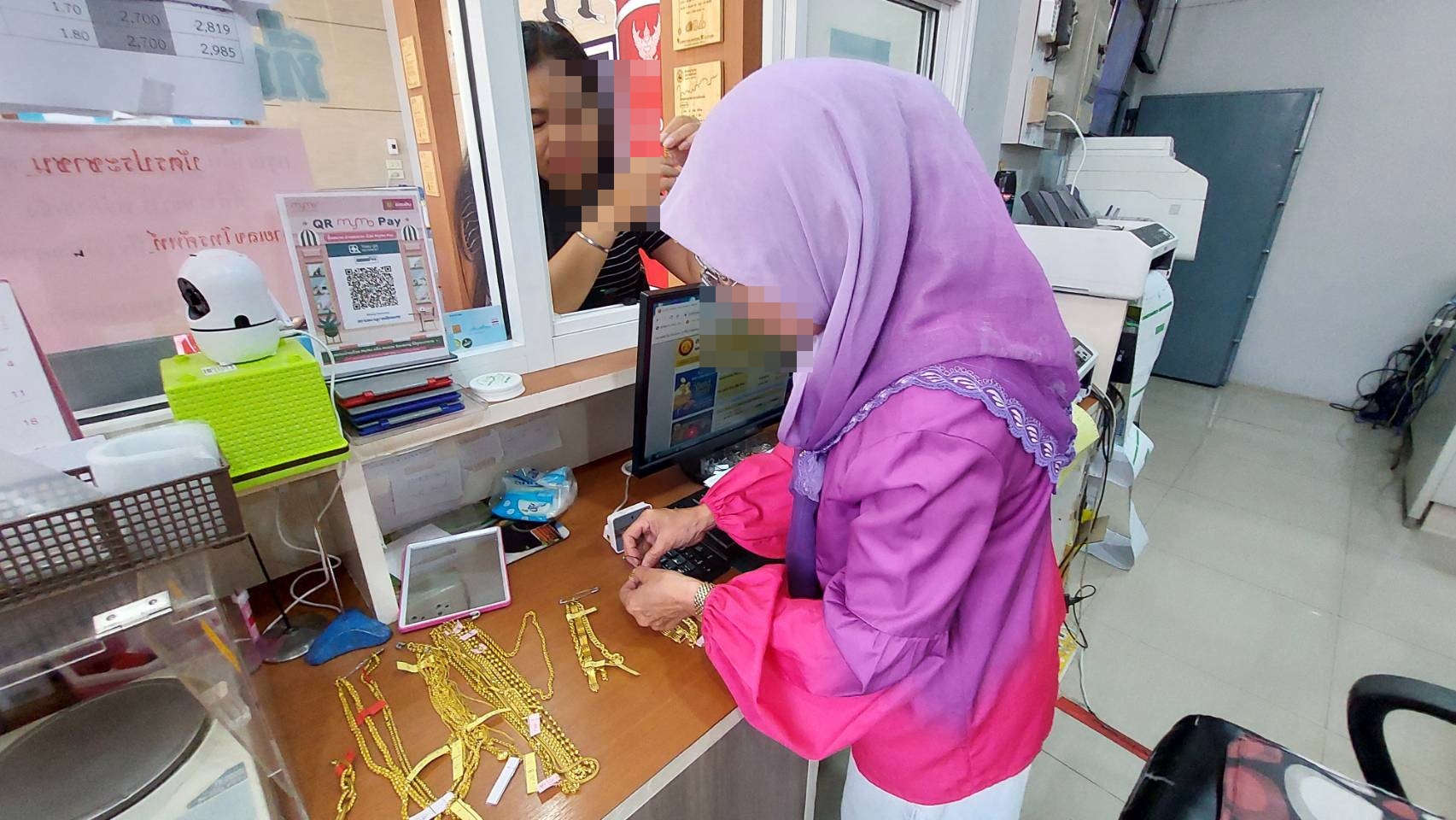 ชาวเบตงสนใจร่วมประมูลทรัพย์สินหลุดจำนำเน้นทองรูปพรรณเพราะมีราคาถูกกว่าร้านทอง 