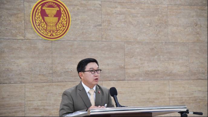 "ดิเรกฤทธิ์" เผยอนุกมธ.แก้รัฐธรรมนูญฯ ยังเห็นต่าง เตรียมชงที่ประชุมรัฐสภาพิจารณา
