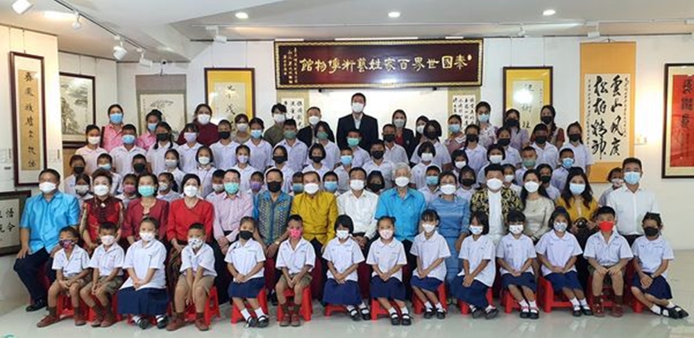 มูลนิธิฯภาพเขียนพู่กันจีน มอบทุนการศึกษานักเรียนในสมุทรสาคร 19 แห่ง